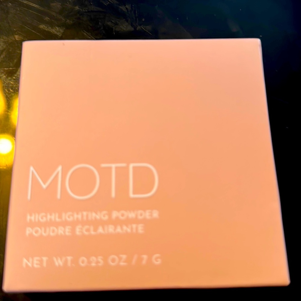 MOTD highlighting powder in lucid moon